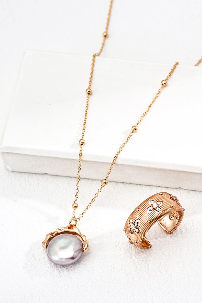 Elegant-Necklace-Detail-2