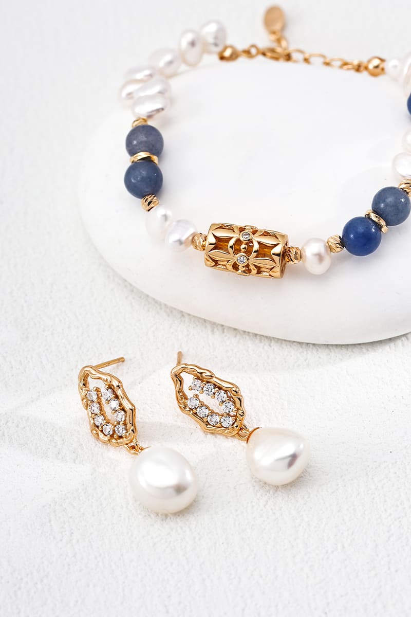 Elegant-Pearl-Earrings-Detail-2