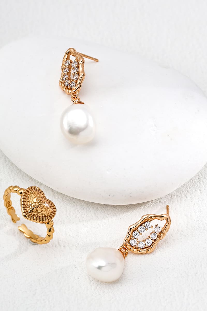 Elegant-Pearl-Earrings-Detail-3