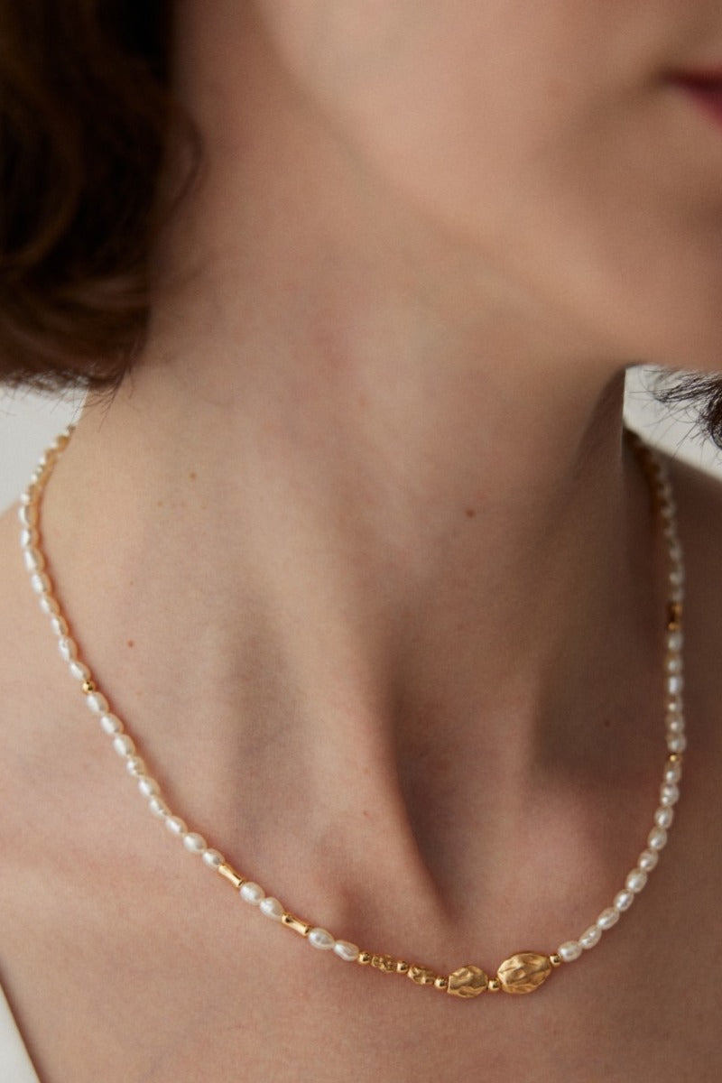 Freshwater-Pearl-Necklace-Wearing-Effect-1