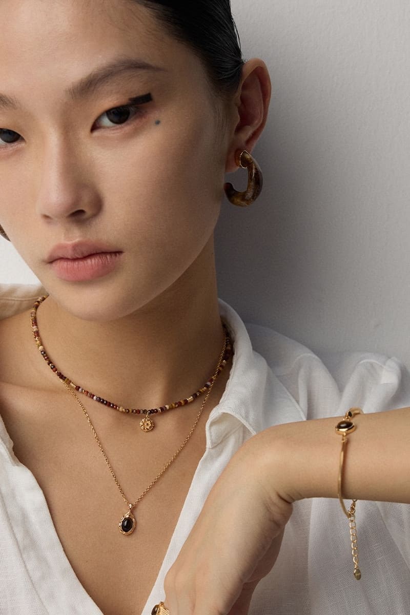 Gemstone-Bracele-Wearing-Effect-3