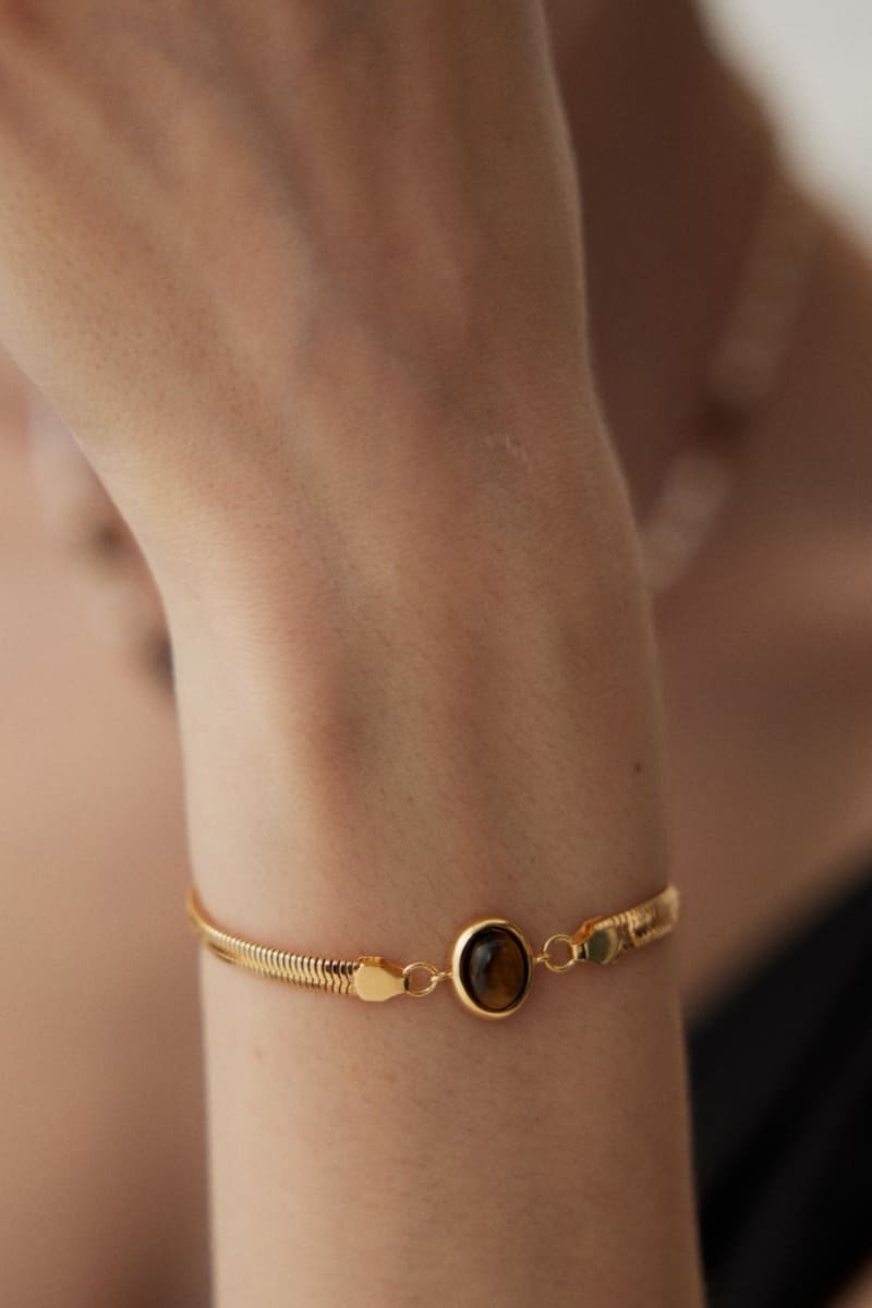Gemstone-Bracele-Wearing-Effect-4