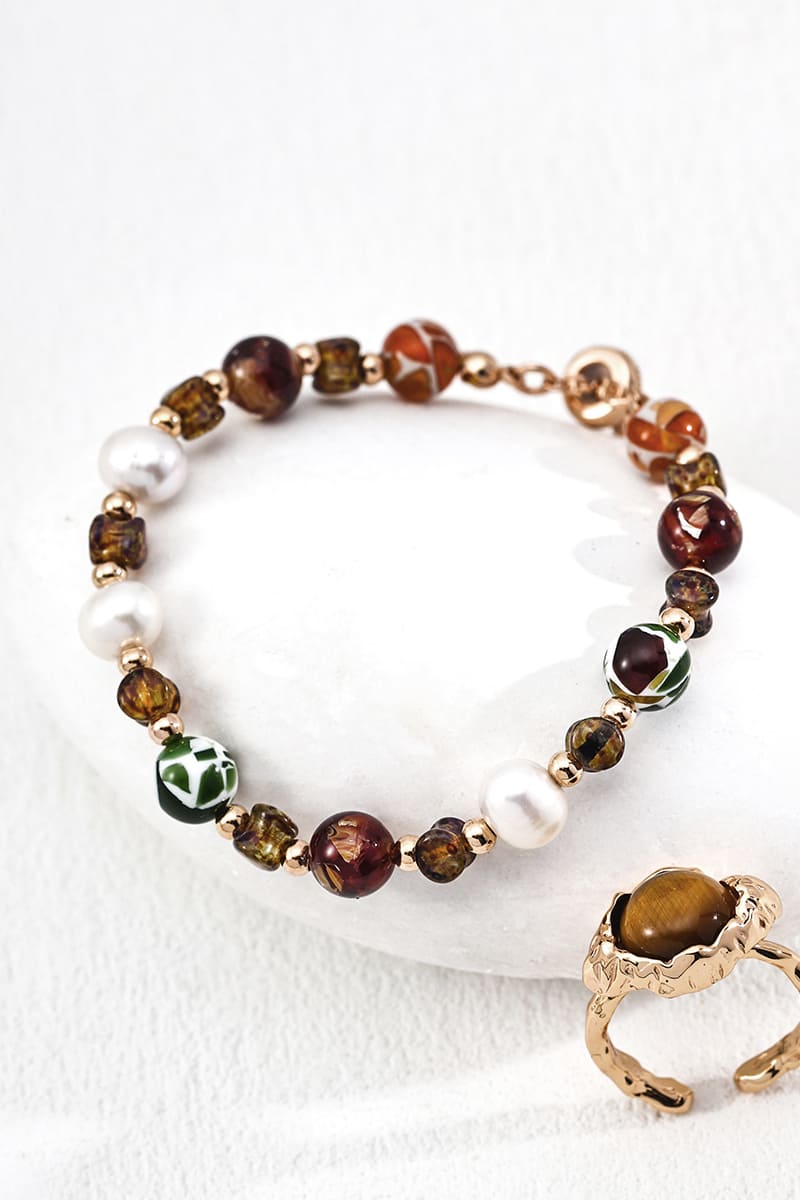 Glass-Bead-Bracelet-Details-Display-3