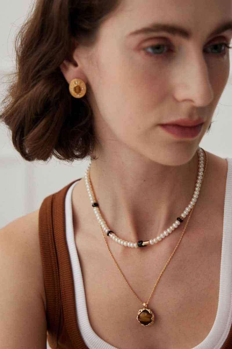 Gold-Charm-Necklace-Wearing-Effect-3
