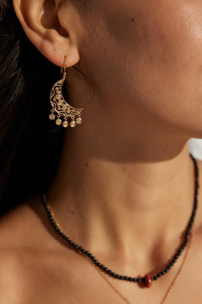 Gold-Earrings-Wearing-Effect-3