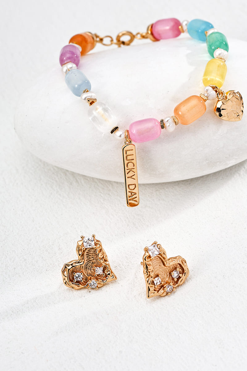 Gold-Heart-Stud-Earrings-Matching-Recommendations-1