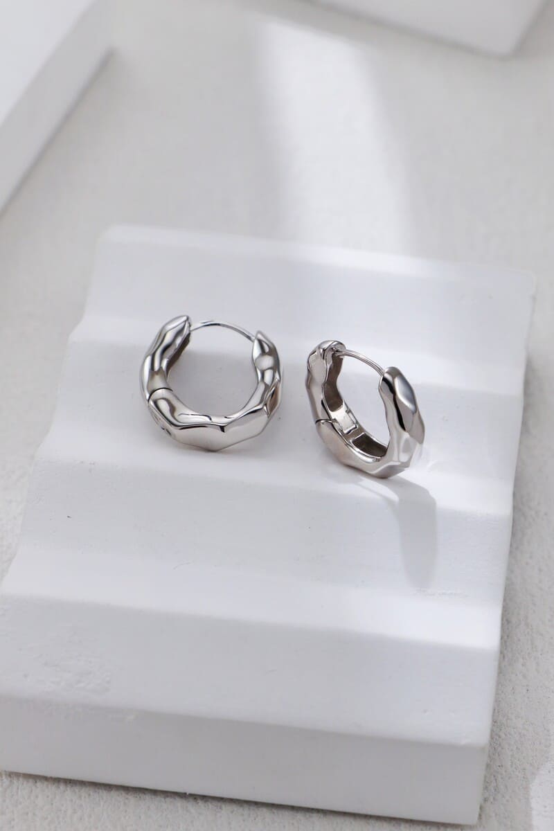 Gold-Hoop-Earrings-Detail-3