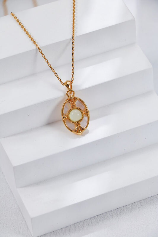 Gold-Necklace-Detail-2