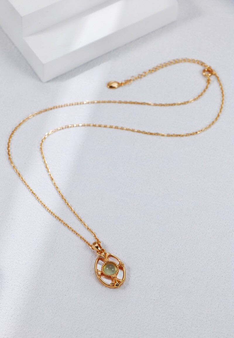 Gold-Necklace-Detail-3