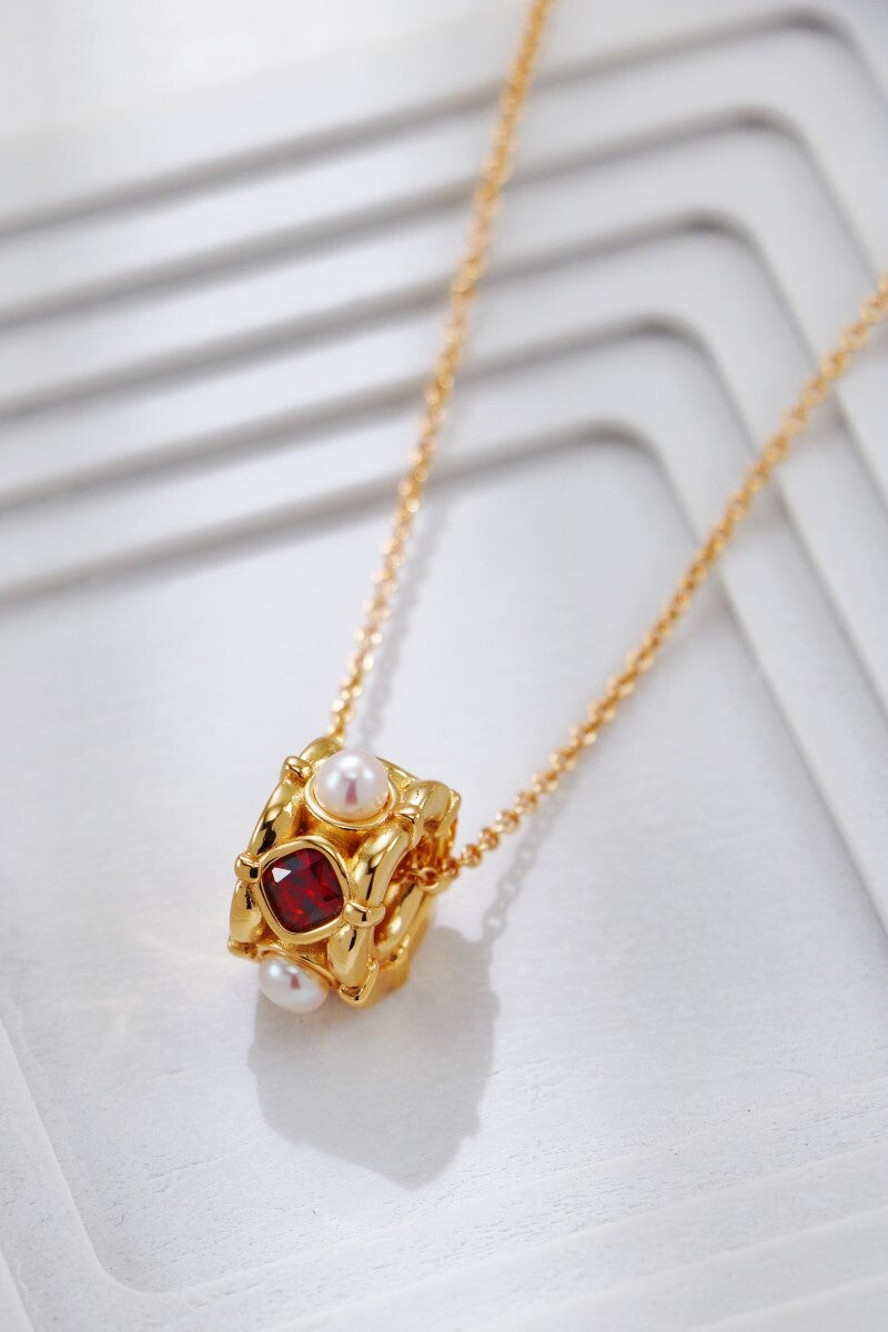Gold-Pearl-Necklace-Detail-1