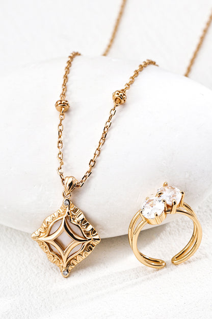Gold-Pendant-Necklace-Detail-3