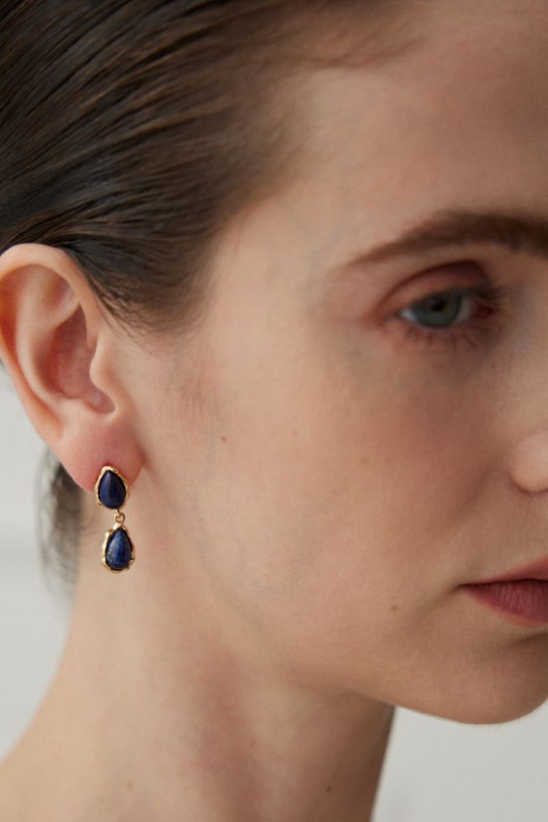 Gold-Plated-Earrings-Wearing-Effect-1