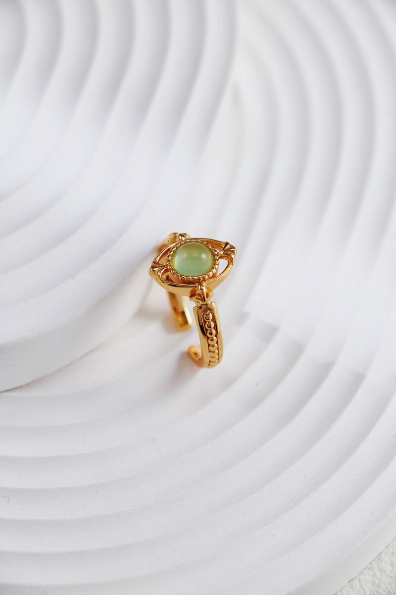 Gold-Ring-Detail-2
