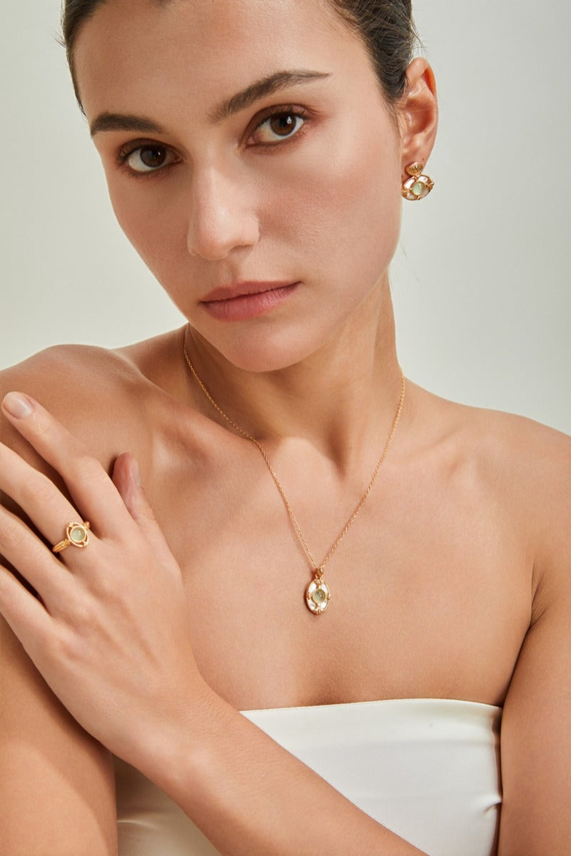 Gold-Ring-Wearing-Effect-2