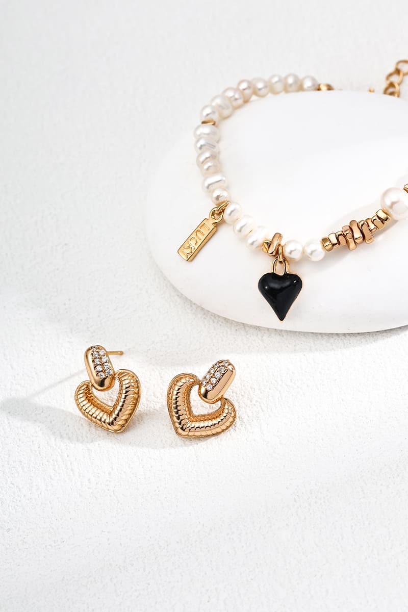 Heart-Earrings-Detail-3