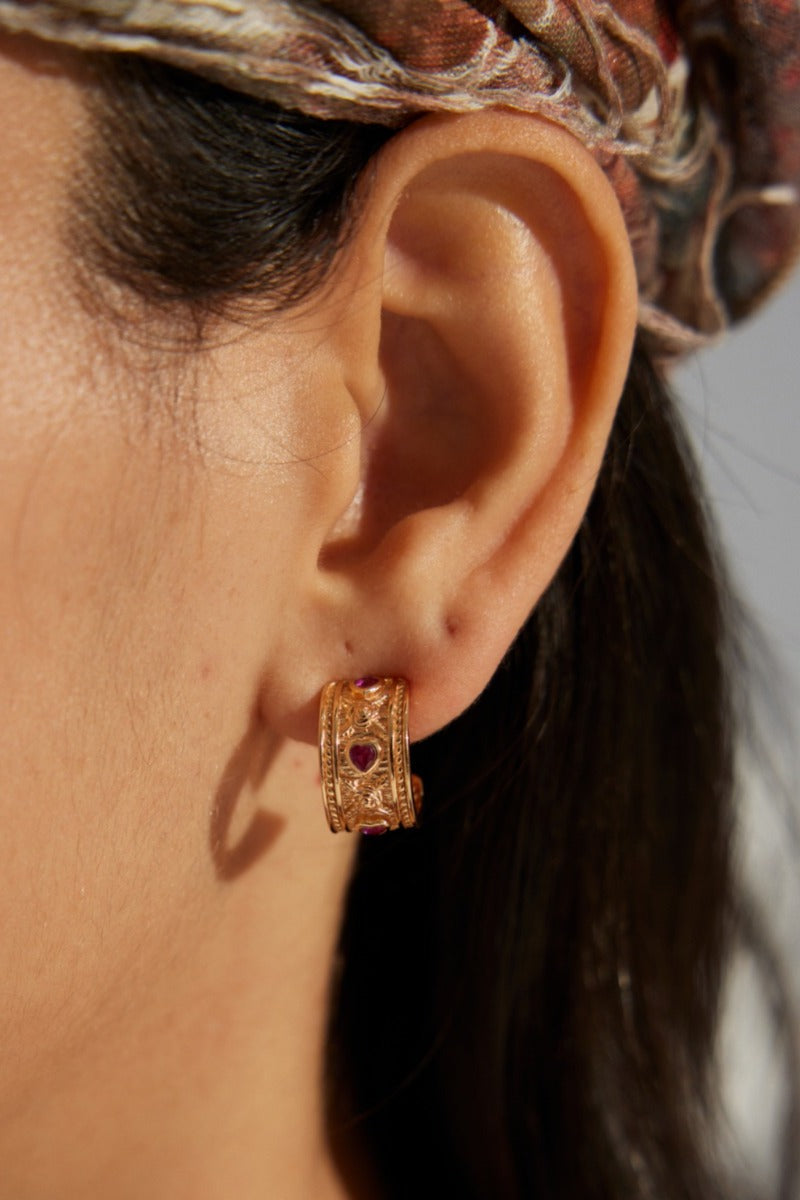 Hypoallergenic-Earrings-Wearing-Effect-1