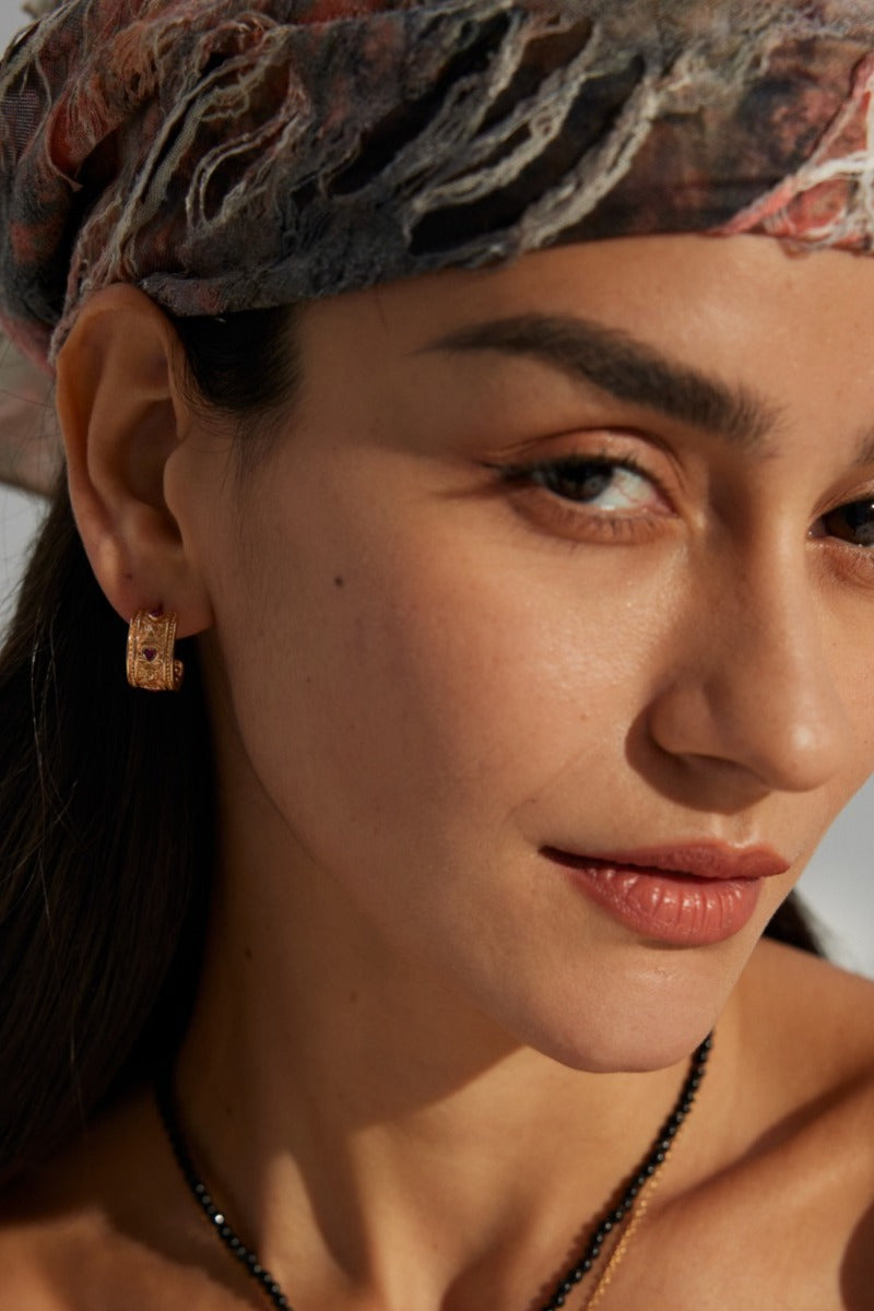 Hypoallergenic-Earrings-Wearing-Effect-3