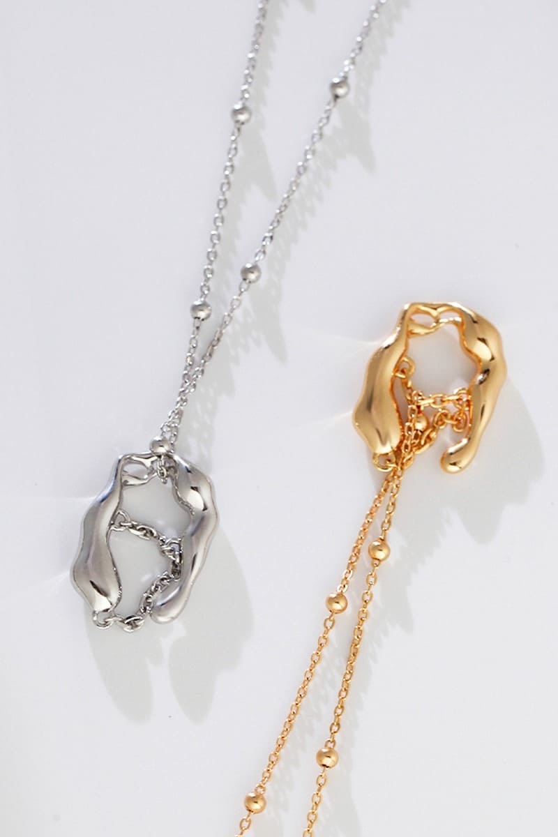 Layered-Necklace-Detail-2