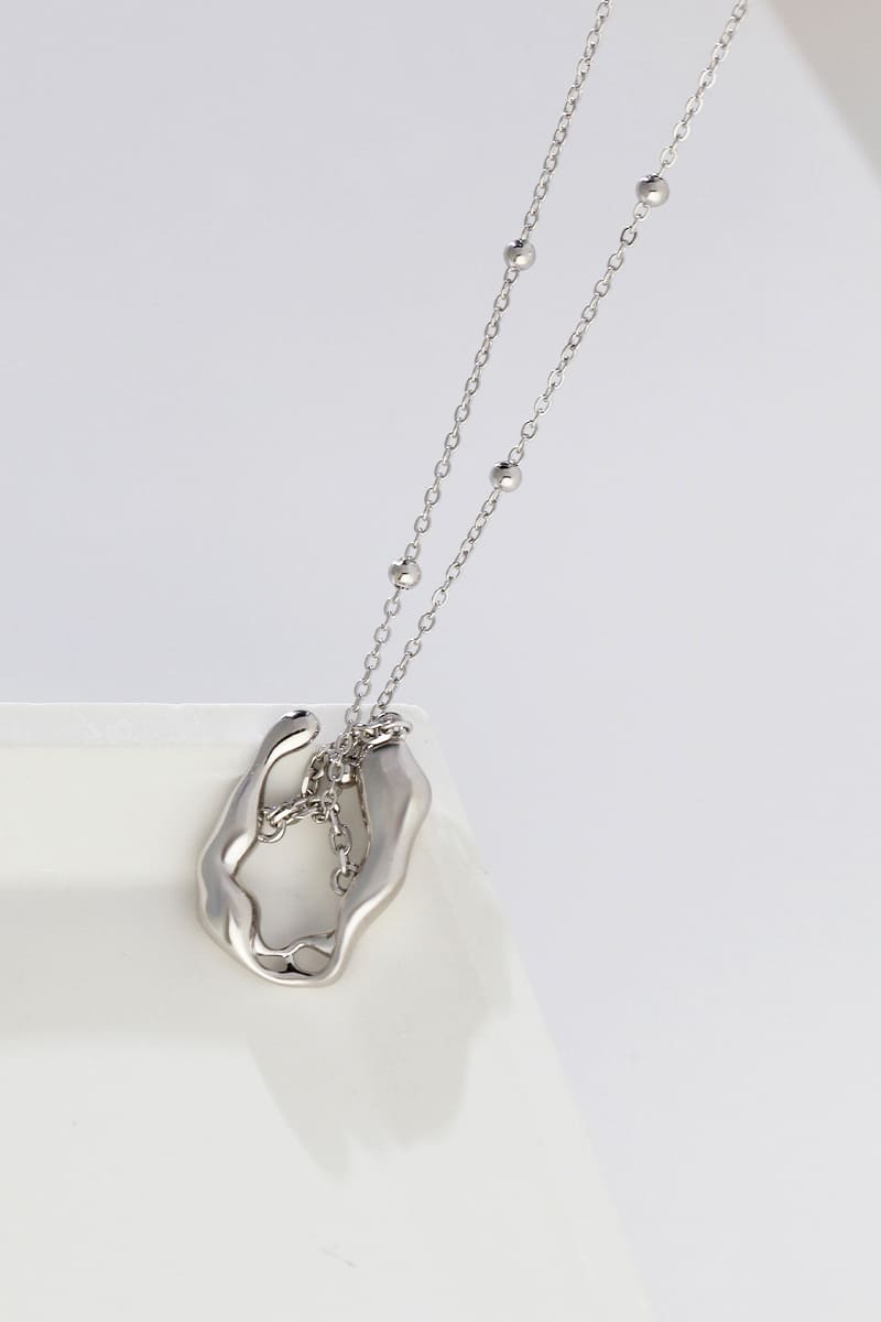 Layered-Necklace-Detail-3