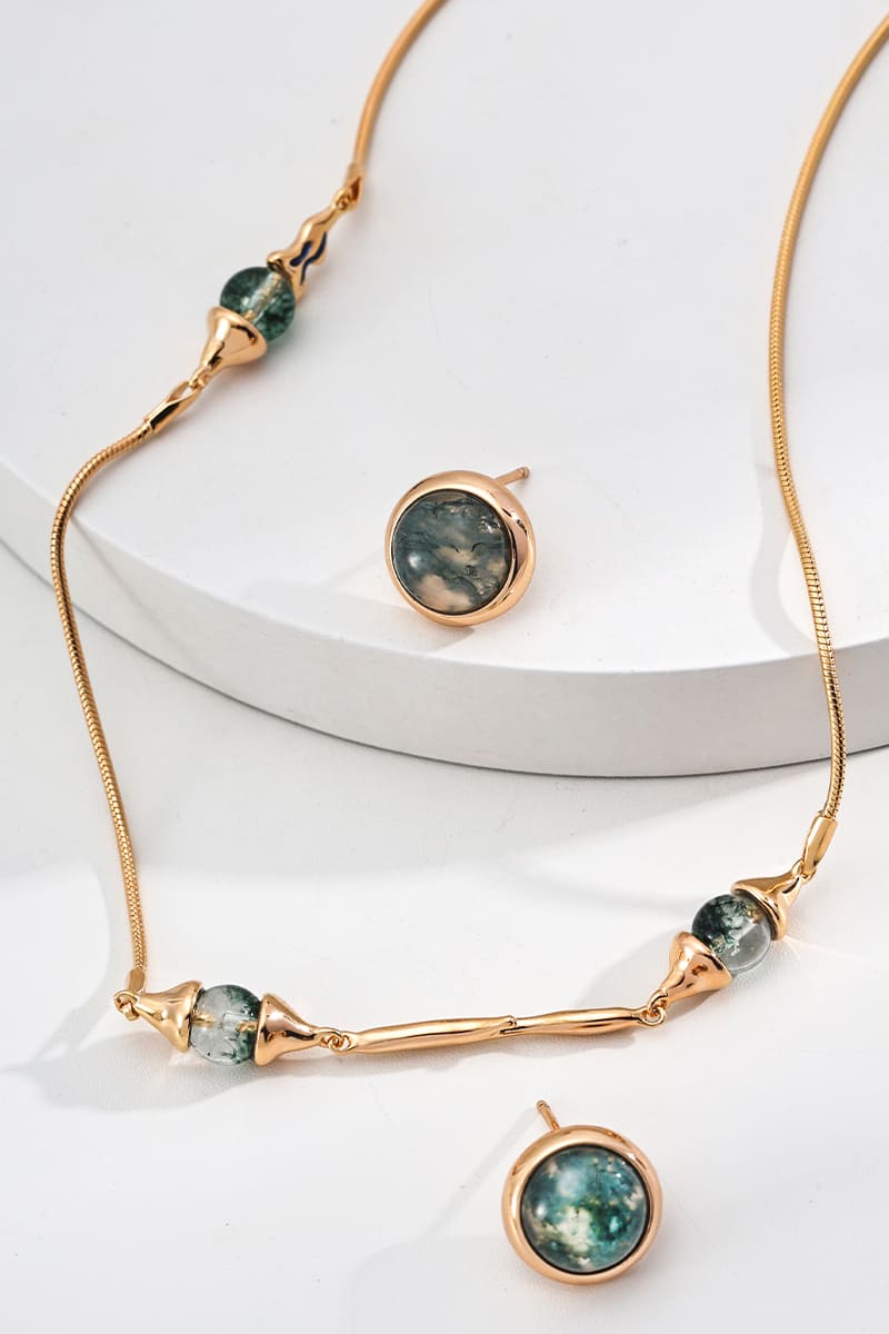 Minimalist-Moss-Agate-Clavicle-Necklace