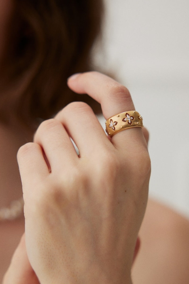 Minimalist-Ring-Wearing-Effect-1