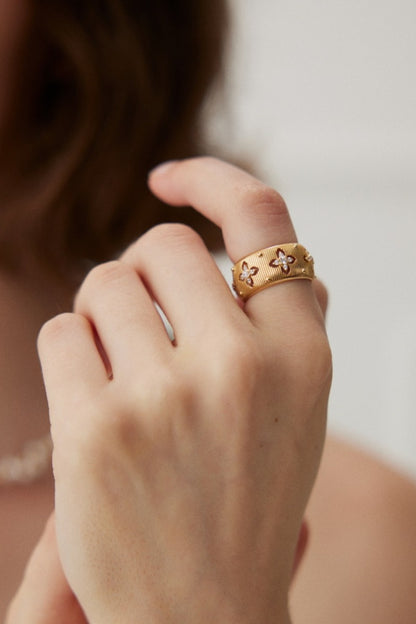 Minimalist-Ring-Wearing-Effect-1