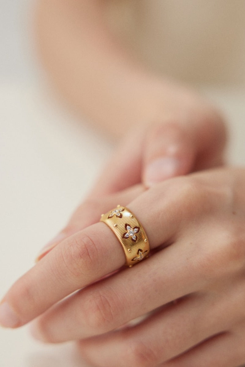 Minimalist-Ring-Wearing-Effect-2