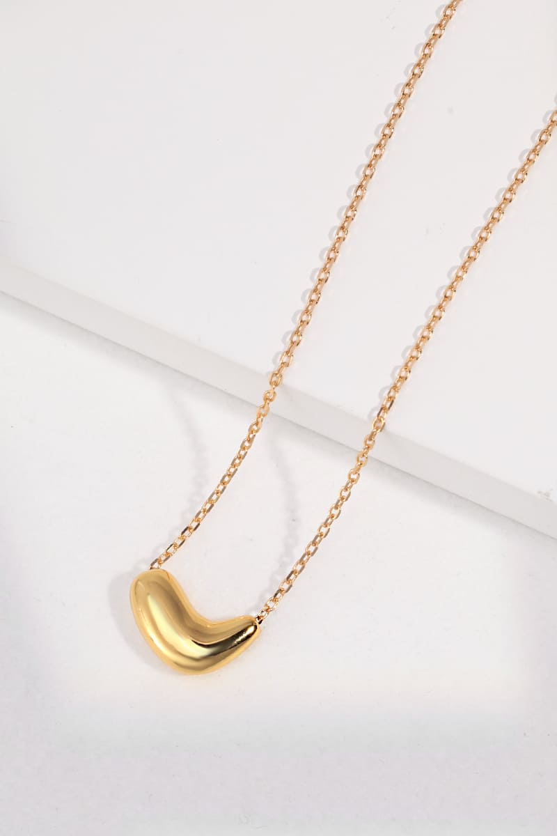 Minimalist-Silver-Necklace-Detail-1