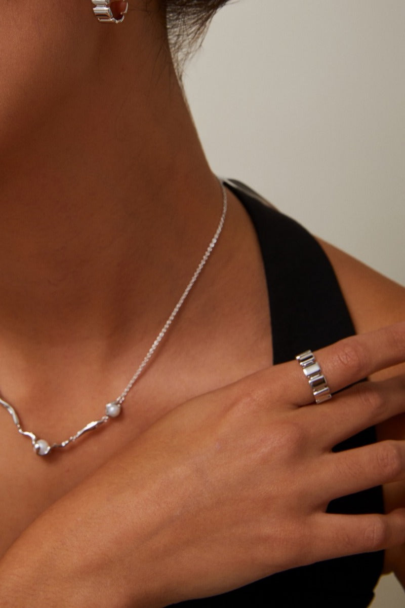 Minimalist-Square-Ring-Modern-Geometric