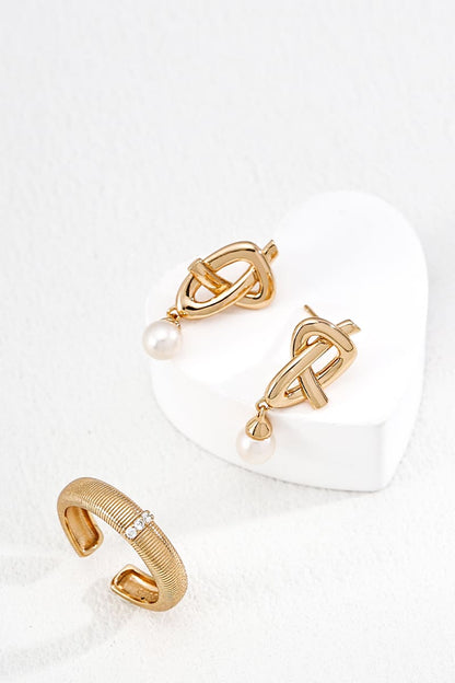 Natural-Pearl-Earrings-Details-Display-2