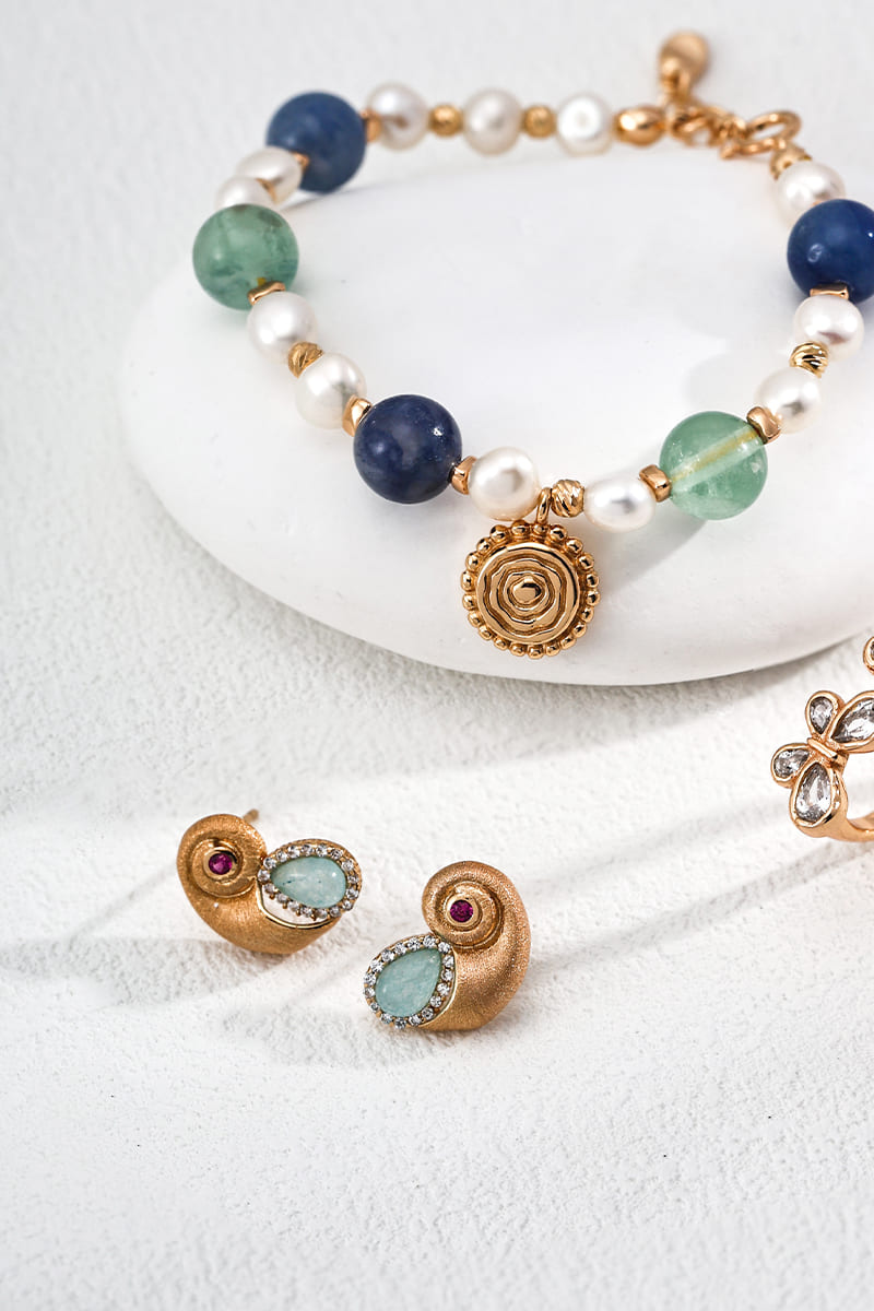 Party-Earrings-Detail-3