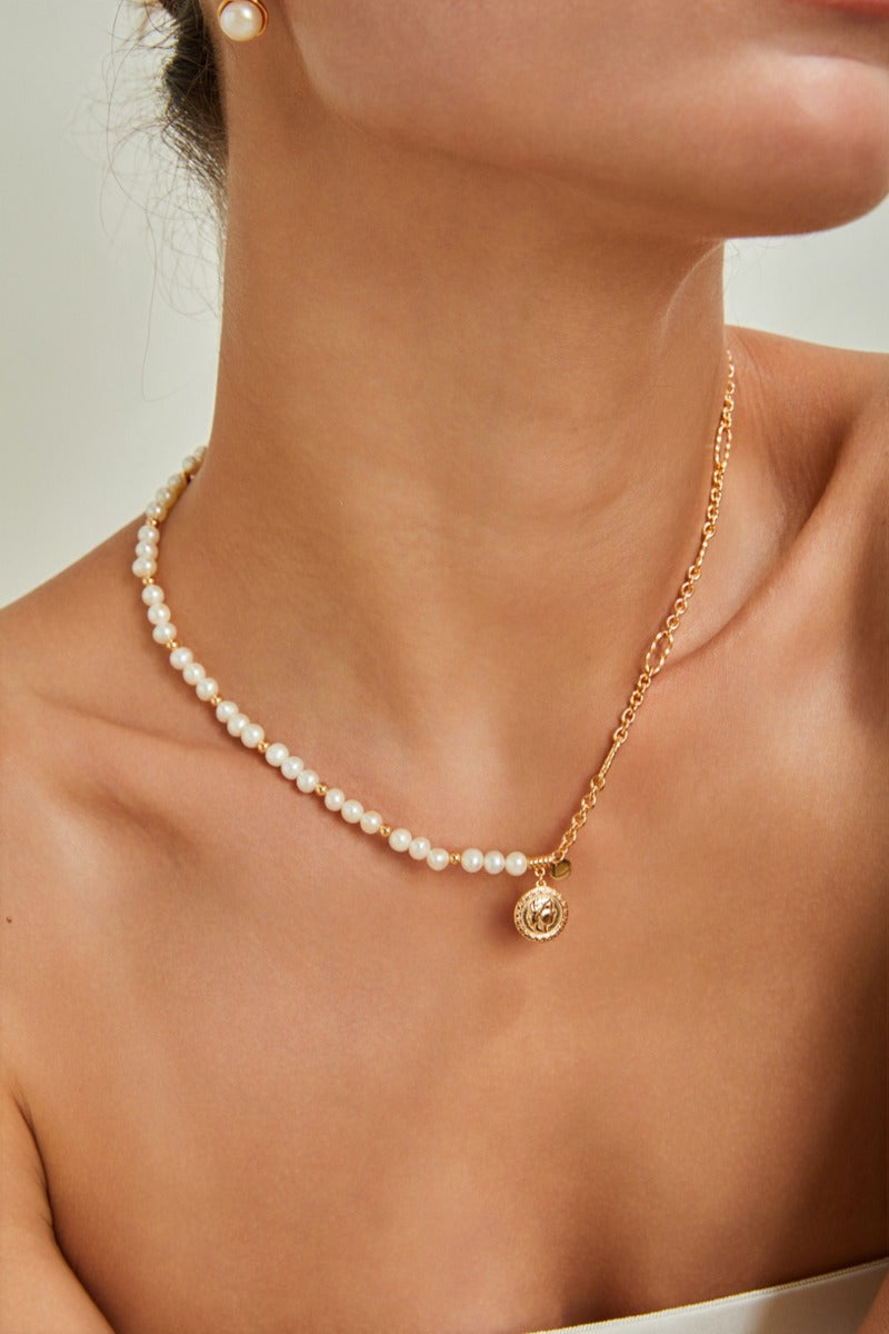 Pearl-Necklace-Wearing-Effect