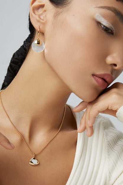 Pearl-Silver-Earrings-Wearing-Effect-1