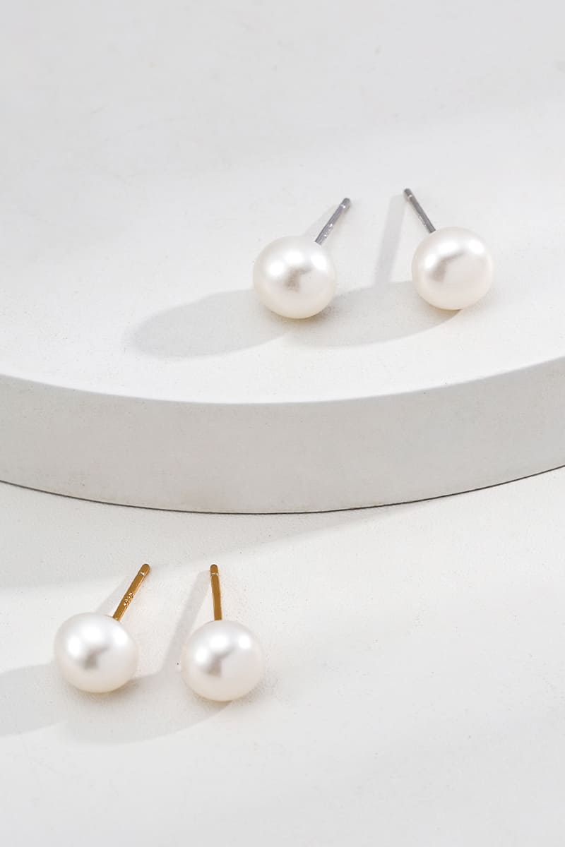 Pearl-Stud-Earrings-Detail-1