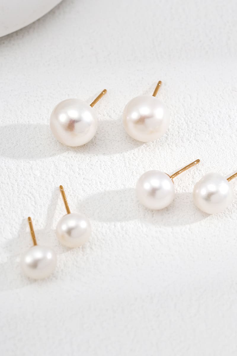 Pearl-Stud-Earrings-Gold