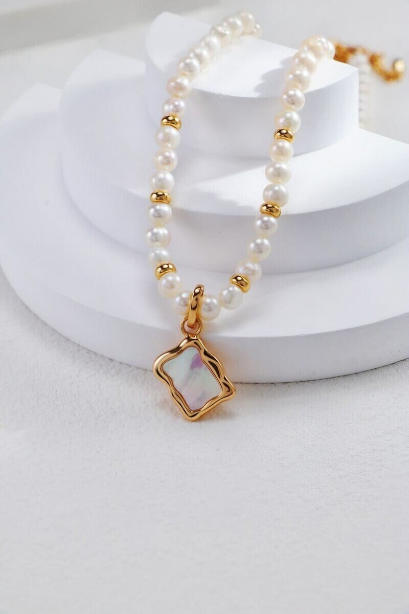 Pearls-Necklace-Detail-1