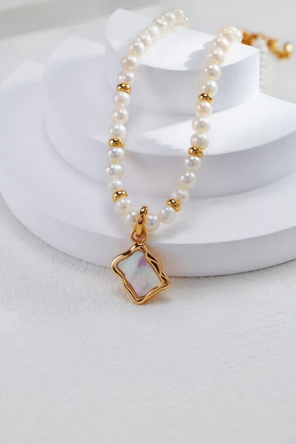 Pearls-Necklace-Detail-1