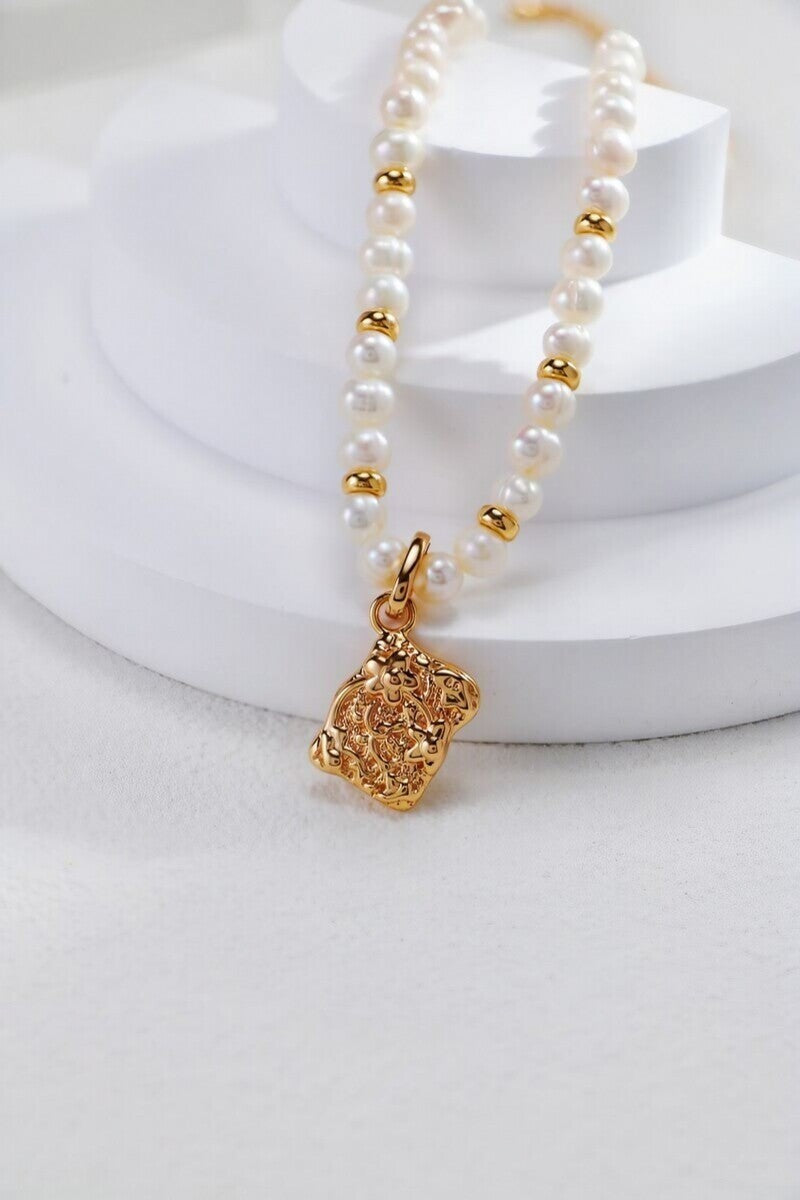 Pearls-Necklace-Detail-2