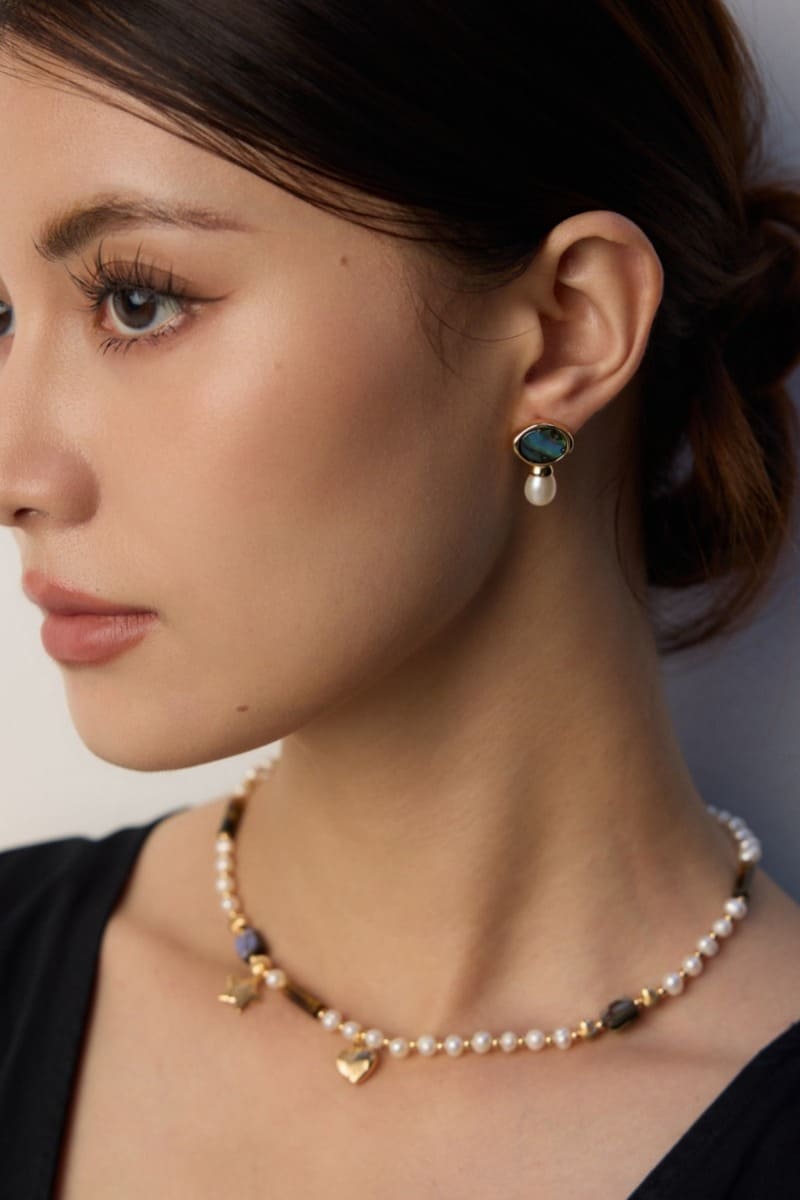 Pendant-Beaded-Necklace-Wearing-Effect-2
