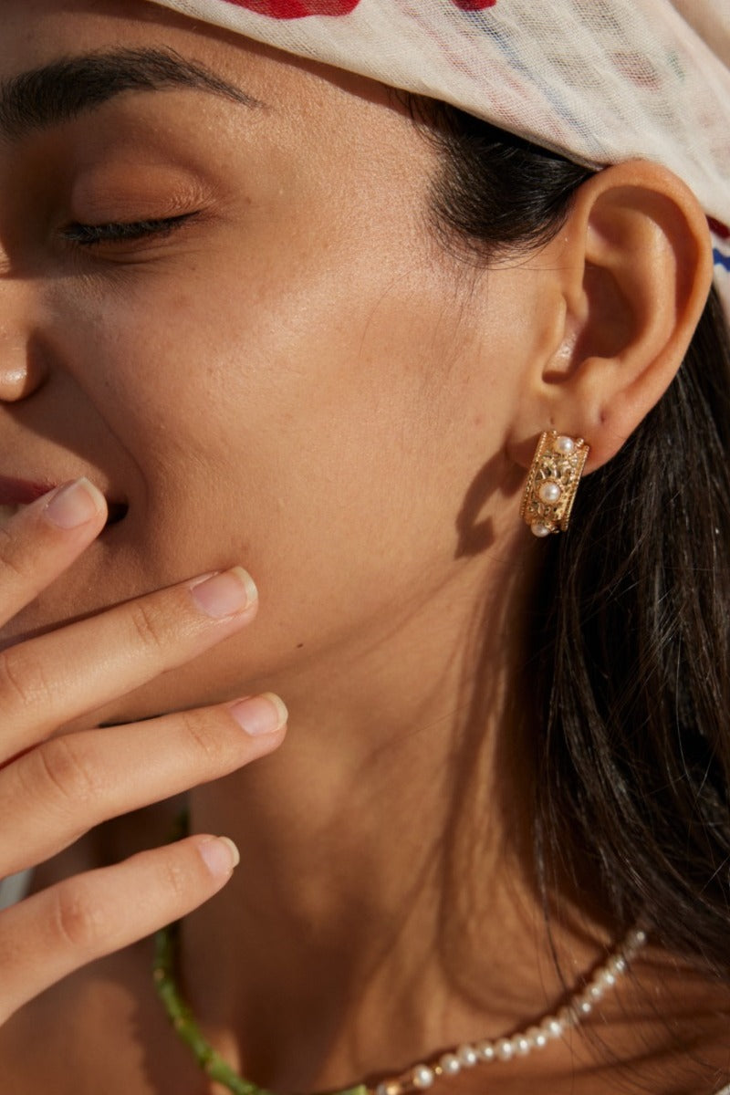 Shell-Earrings-Wearing-Effect-1