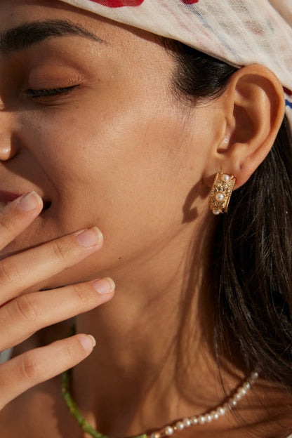 Shell-Earrings-Wearing-Effect-1