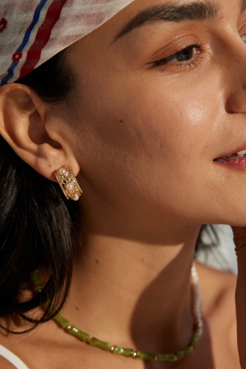 Shell-Earrings-Wearing-Effect-2