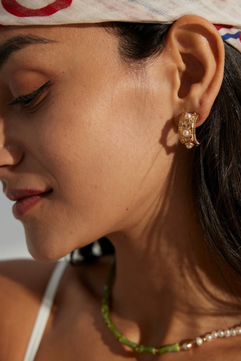 Shell-Earrings-Wearing-Effect-3