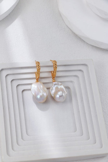 Silver-Earrings-Details-Display-1