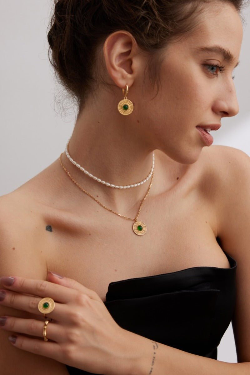 Silver-Jewelry-Set-Wearing-Effect