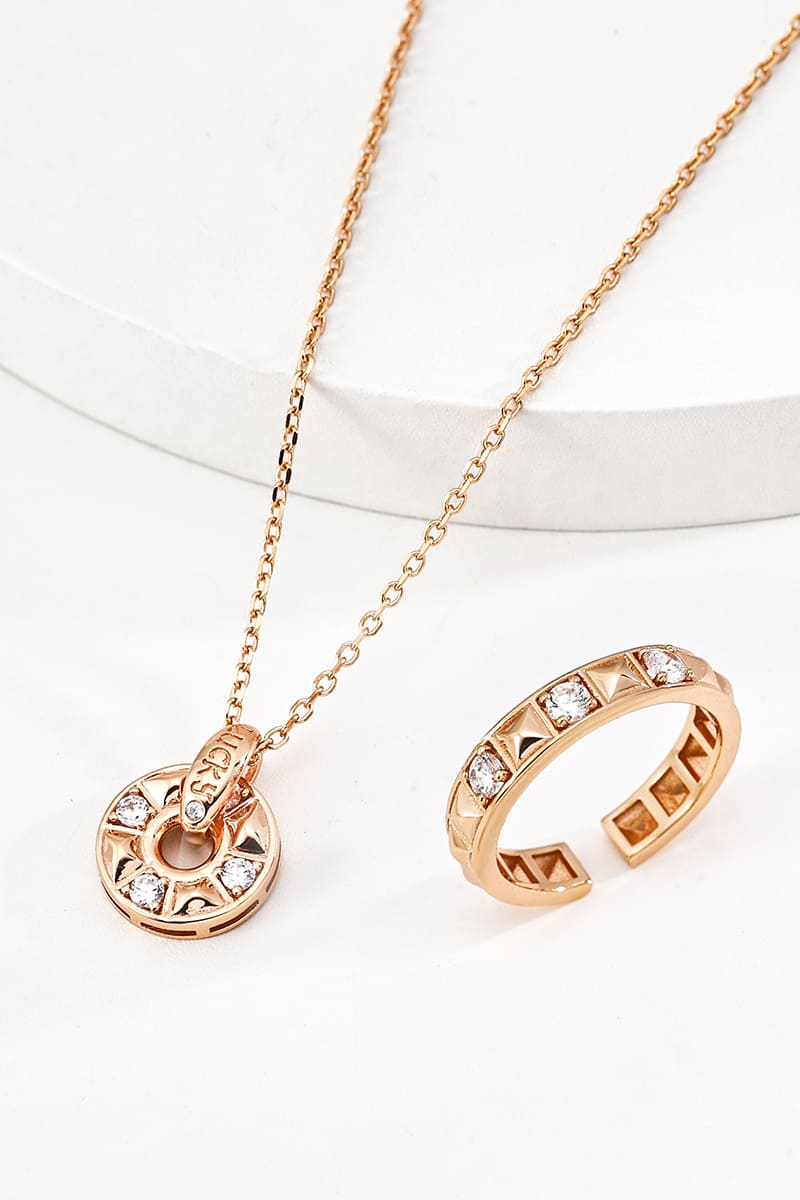 Silver-Locket-Detail-2