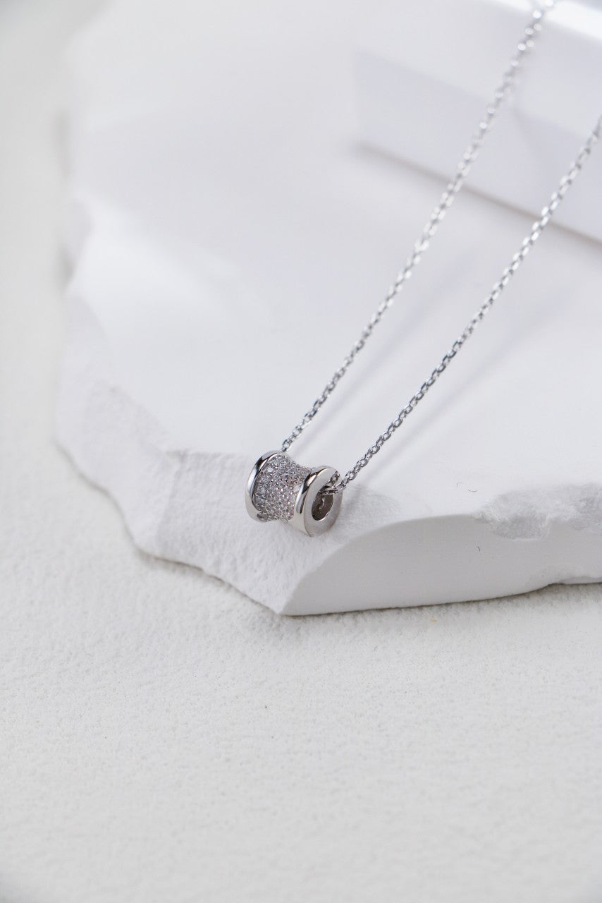 Silver-Necklace-Detail-2