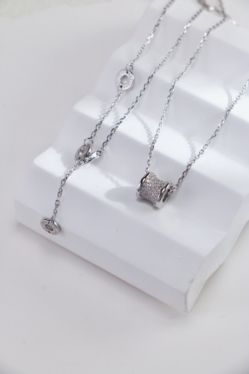 Silver-Necklace-Detail-3