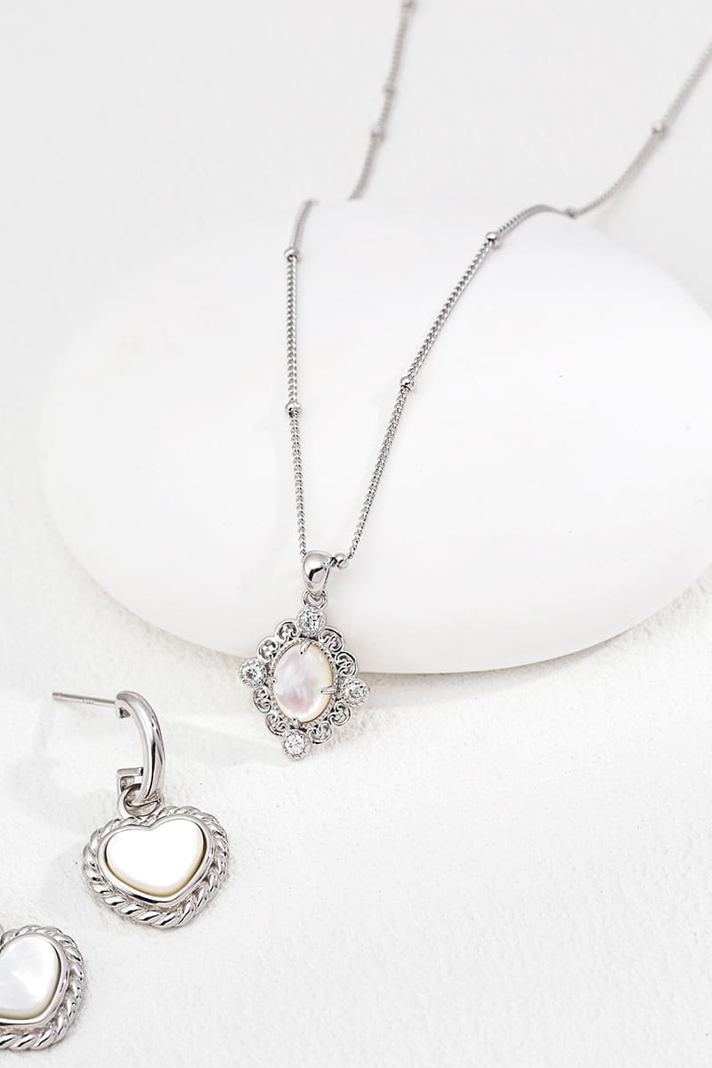 Silver-Necklace-Women-Detail-2