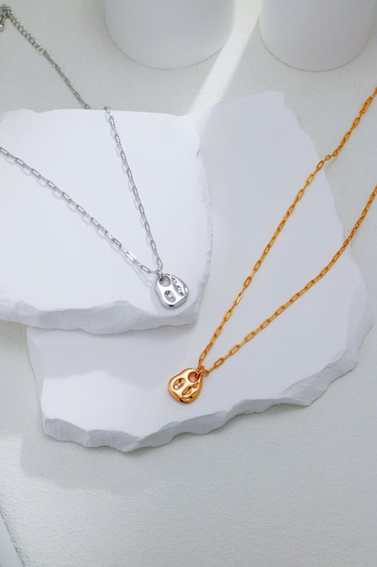 Silver-Necklaces-Details-Display-1